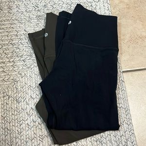 Hey Nuts brand Capri leggings